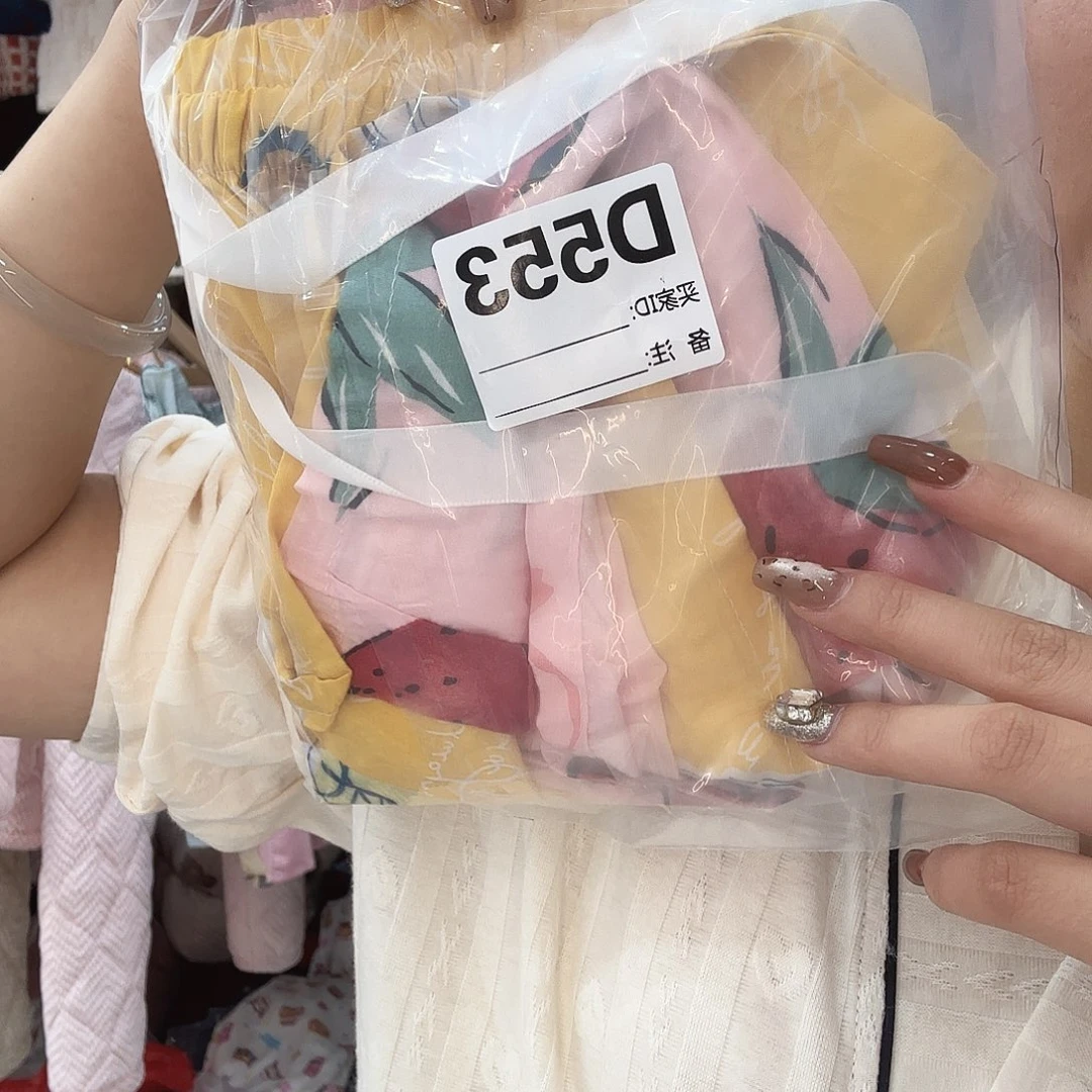 天***空女士大短裤两条XL码