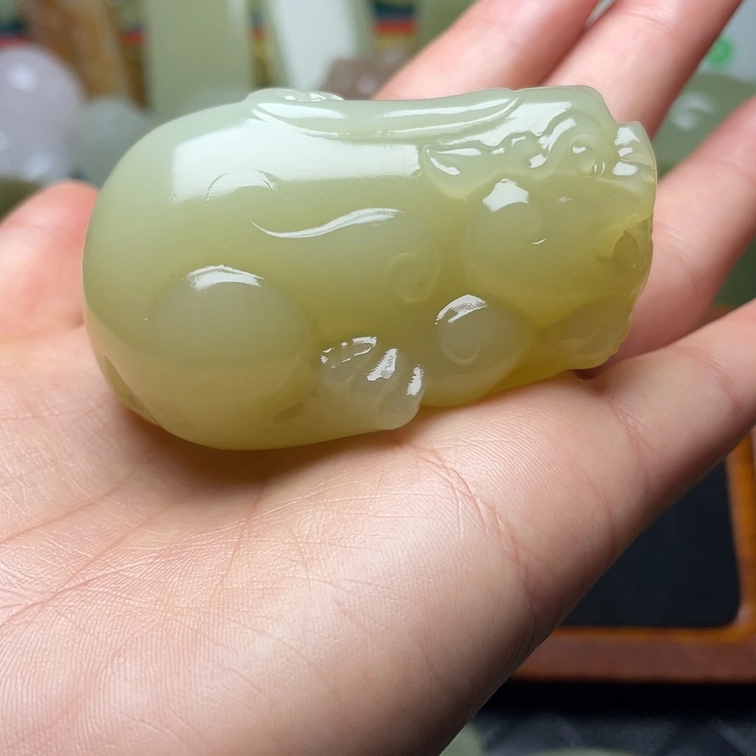 玉天然雕刻貔貅小摆件