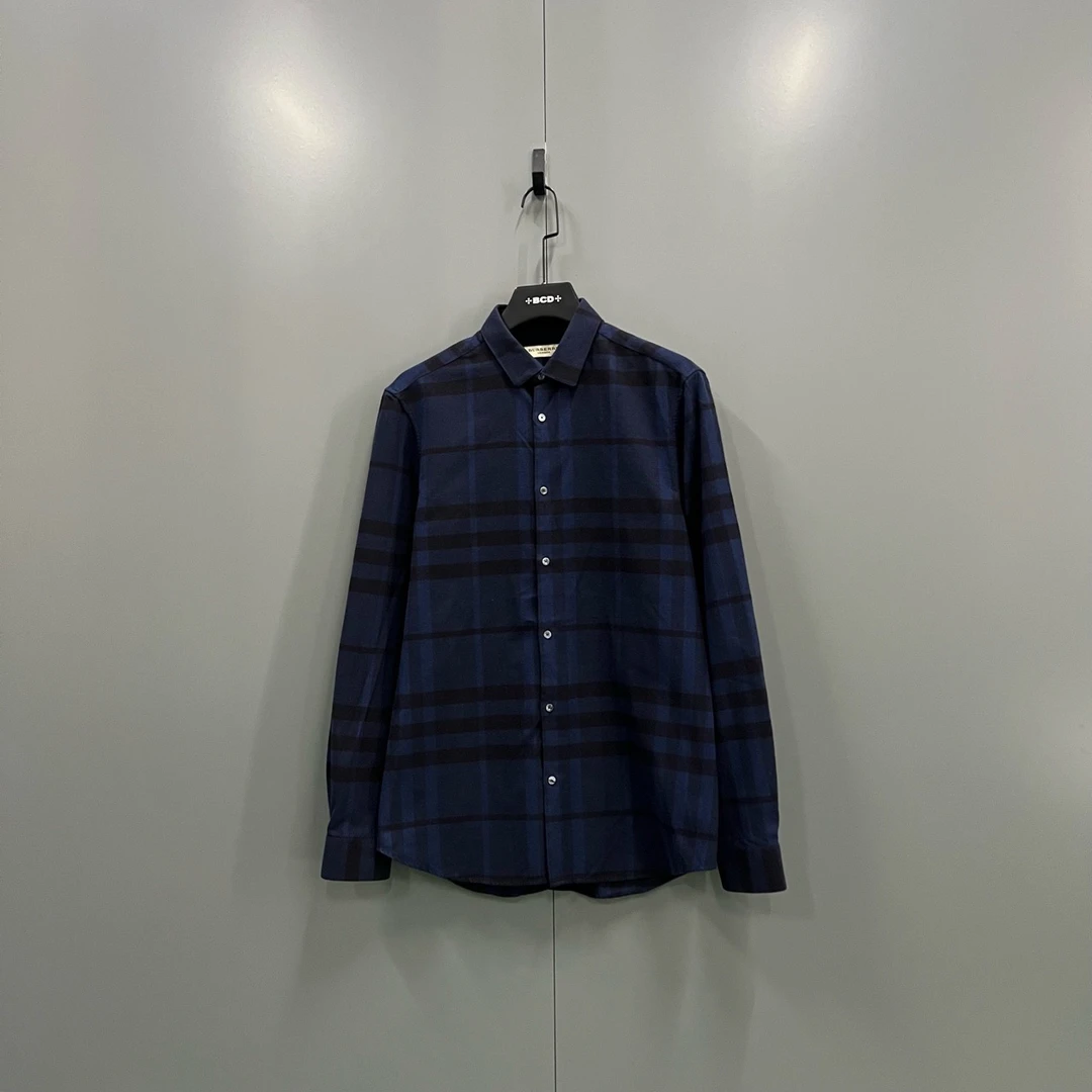 95新 BURBERRY/博柏利 c27 深蓝色格纹衬衫 M码/ly103232
