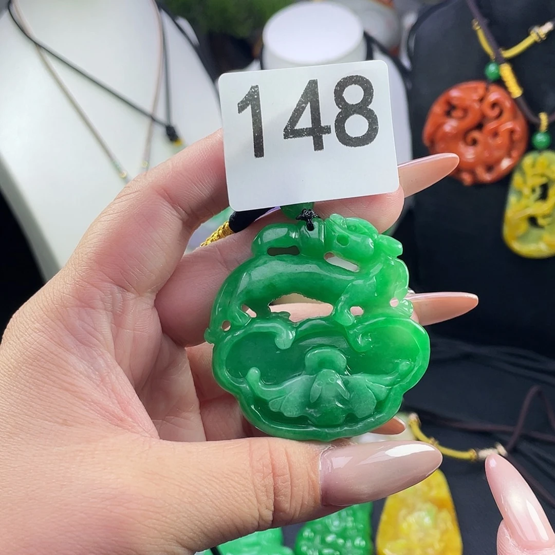 翡翠未镶嵌吊坠(赠链)