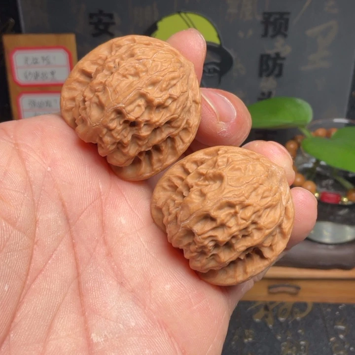 文玩核桃吊坠野狼38全品