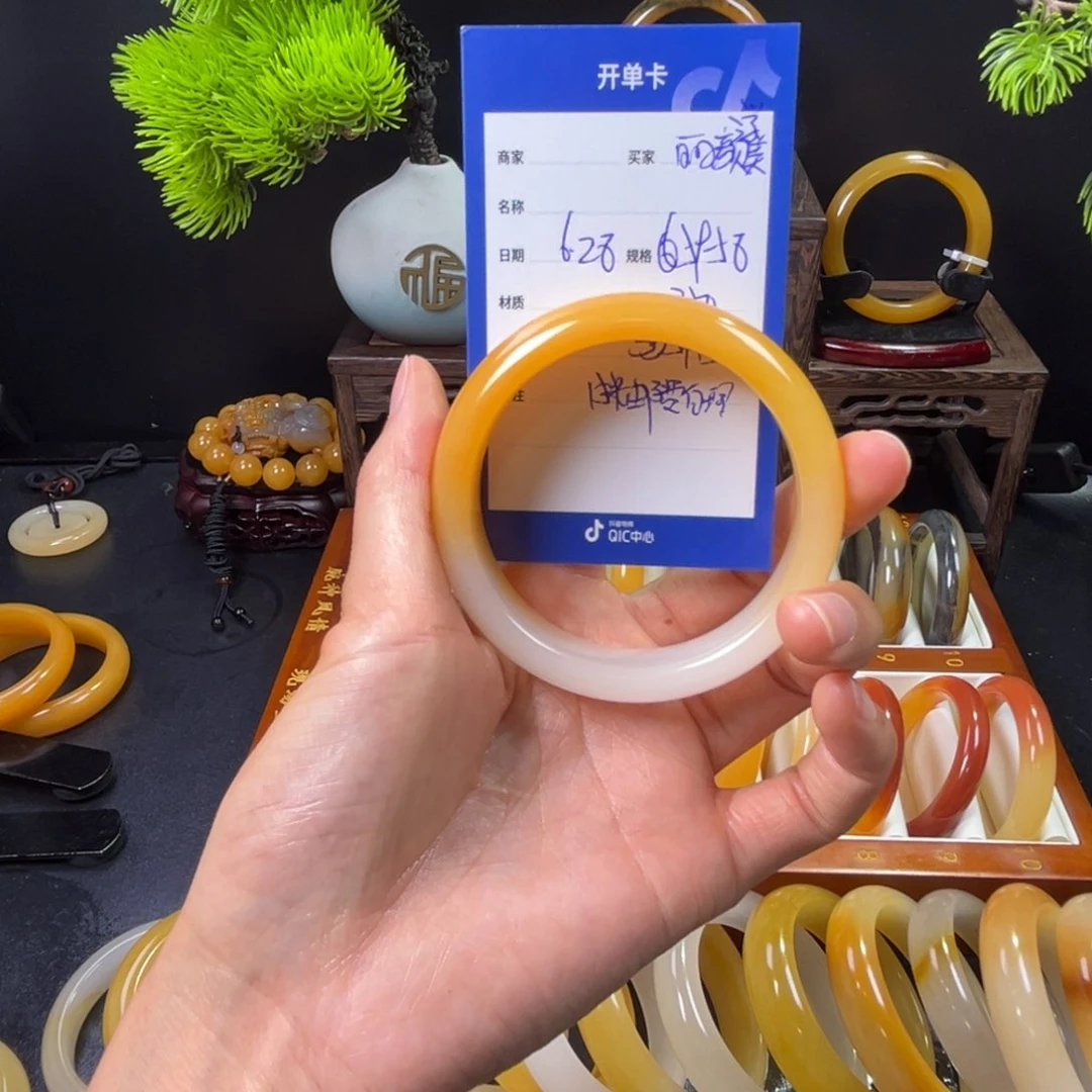 石英质玉手镯未镶嵌丽**学