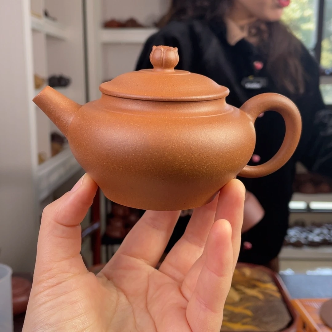 紫砂茶壶黄降坡莲花扭180cc
