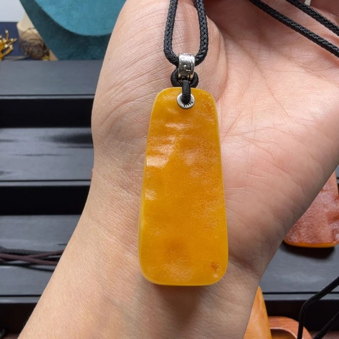 琥珀吊坠(赠链)未镶嵌