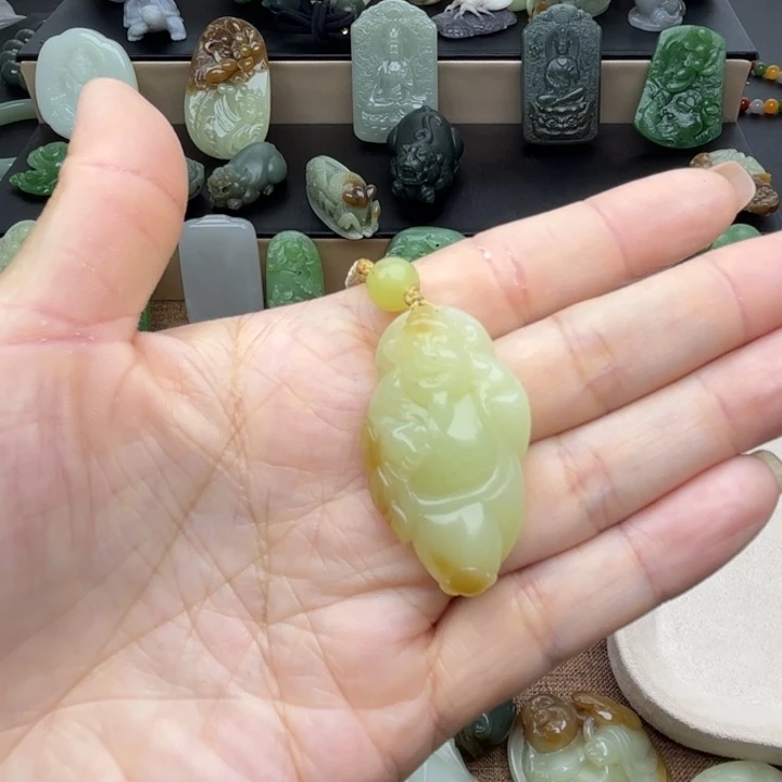 和田玉未镶嵌颈饰?*