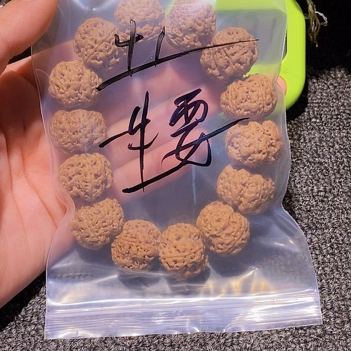 一***人吊坠金刚菩提这几位朋友在这里玩