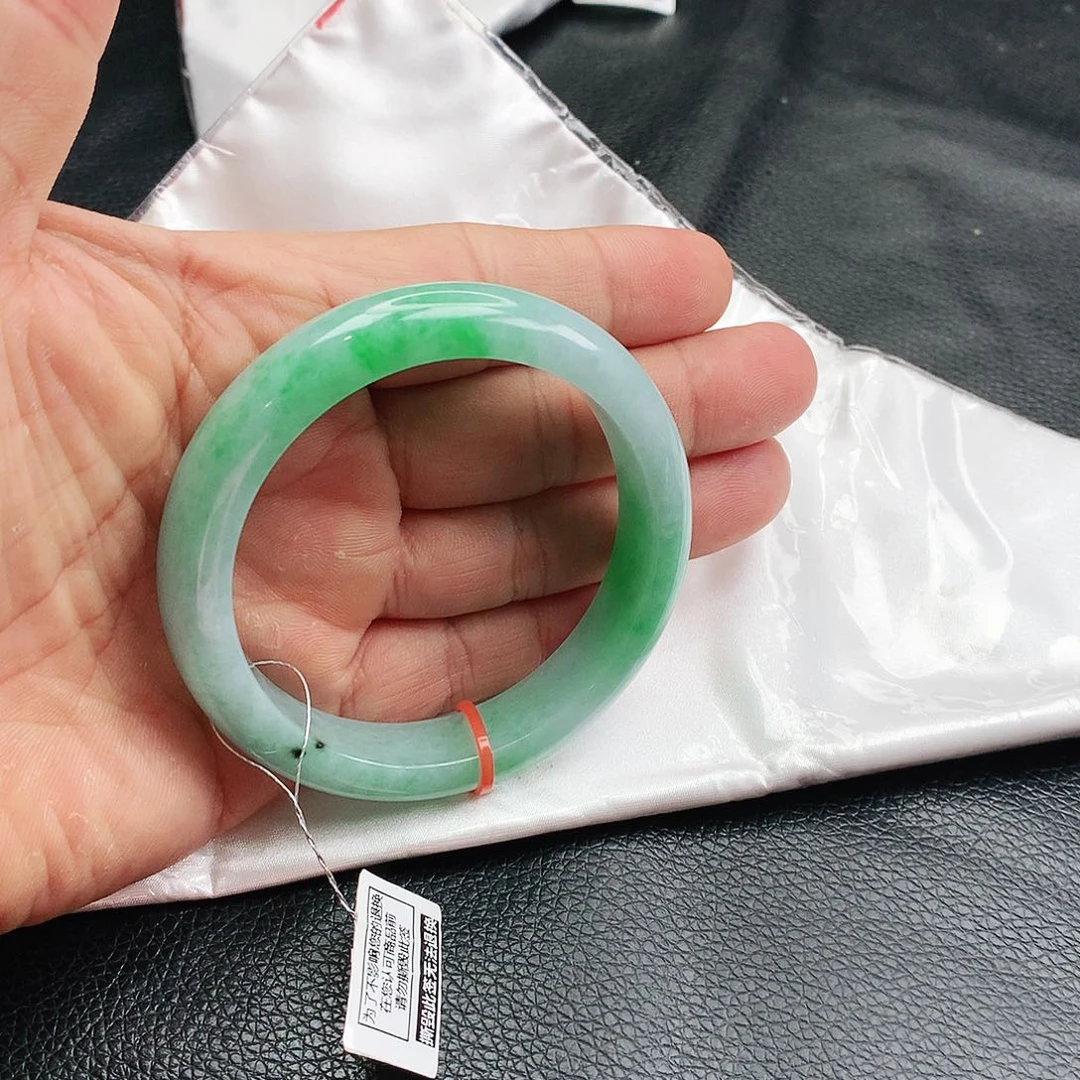 翡翠手镯未镶嵌天然翡翠手镯