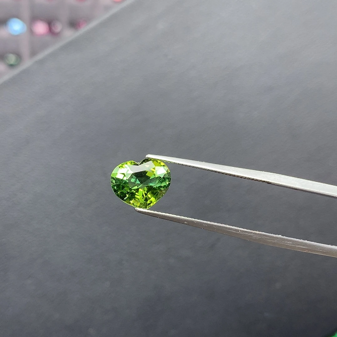 碧玺裸石未镶嵌2.54克拉