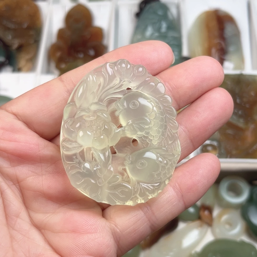 蛇纹石玉未镶嵌颈饰