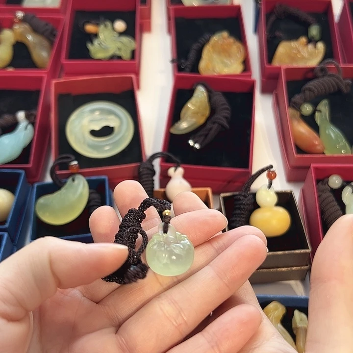 蛇纹石玉未镶嵌吊坠(赠链)