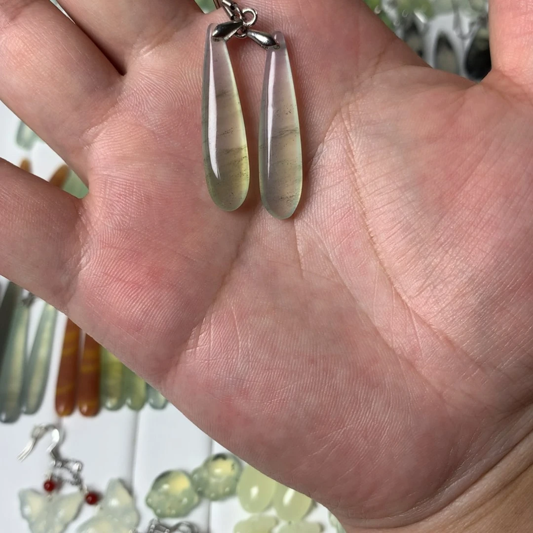 蛇纹石玉耳环未镶嵌