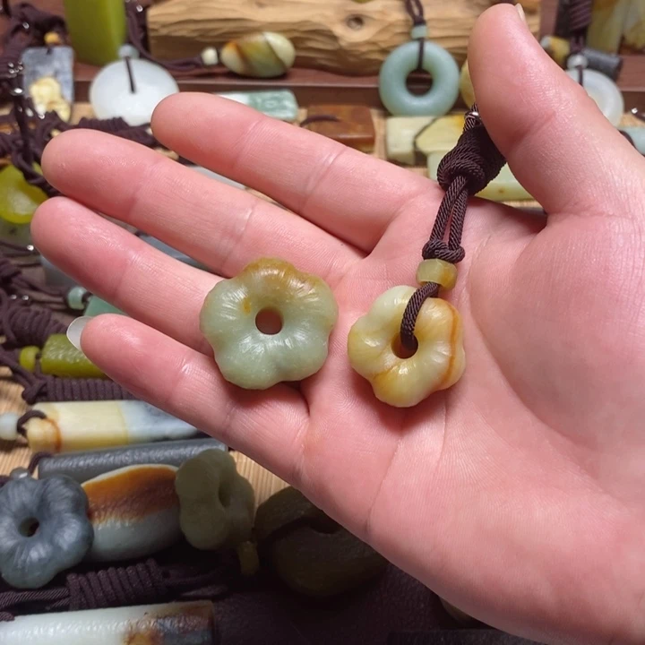 蛇纹石玉挂件未镶嵌檬*