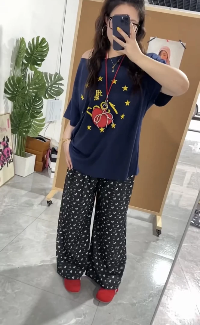 月蒙家*大码清新甜妹斜肩显瘦短袖+高腰阔腿小狗裤