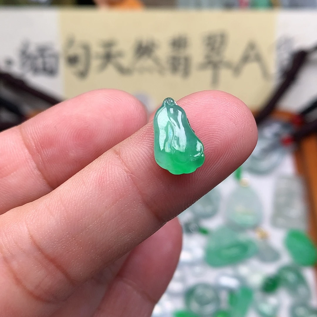 翡翠散珠缅甸天然A货翡翠阳绿白菜
