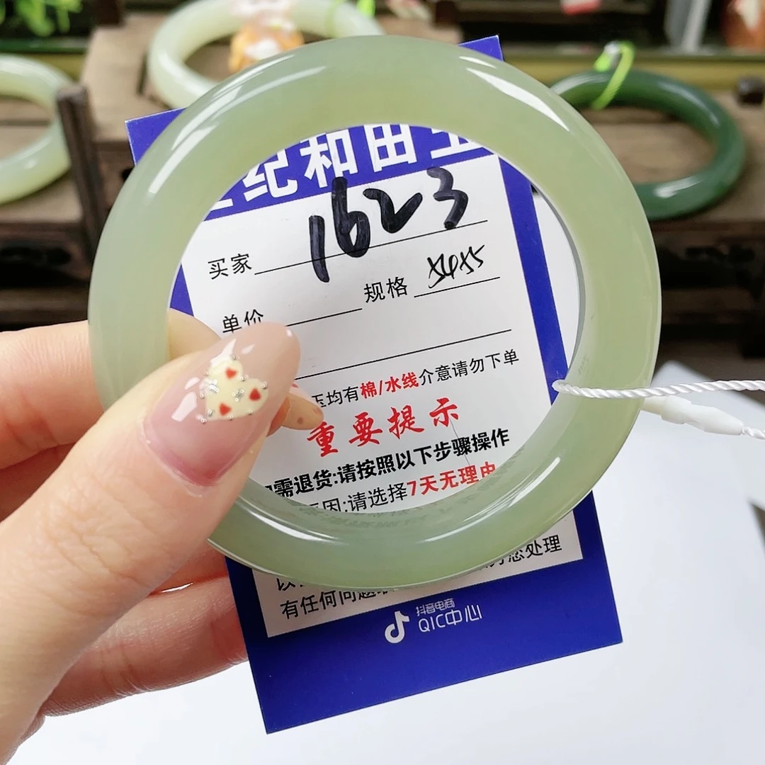 【闪购商品】未镶嵌手镯和田玉优*?