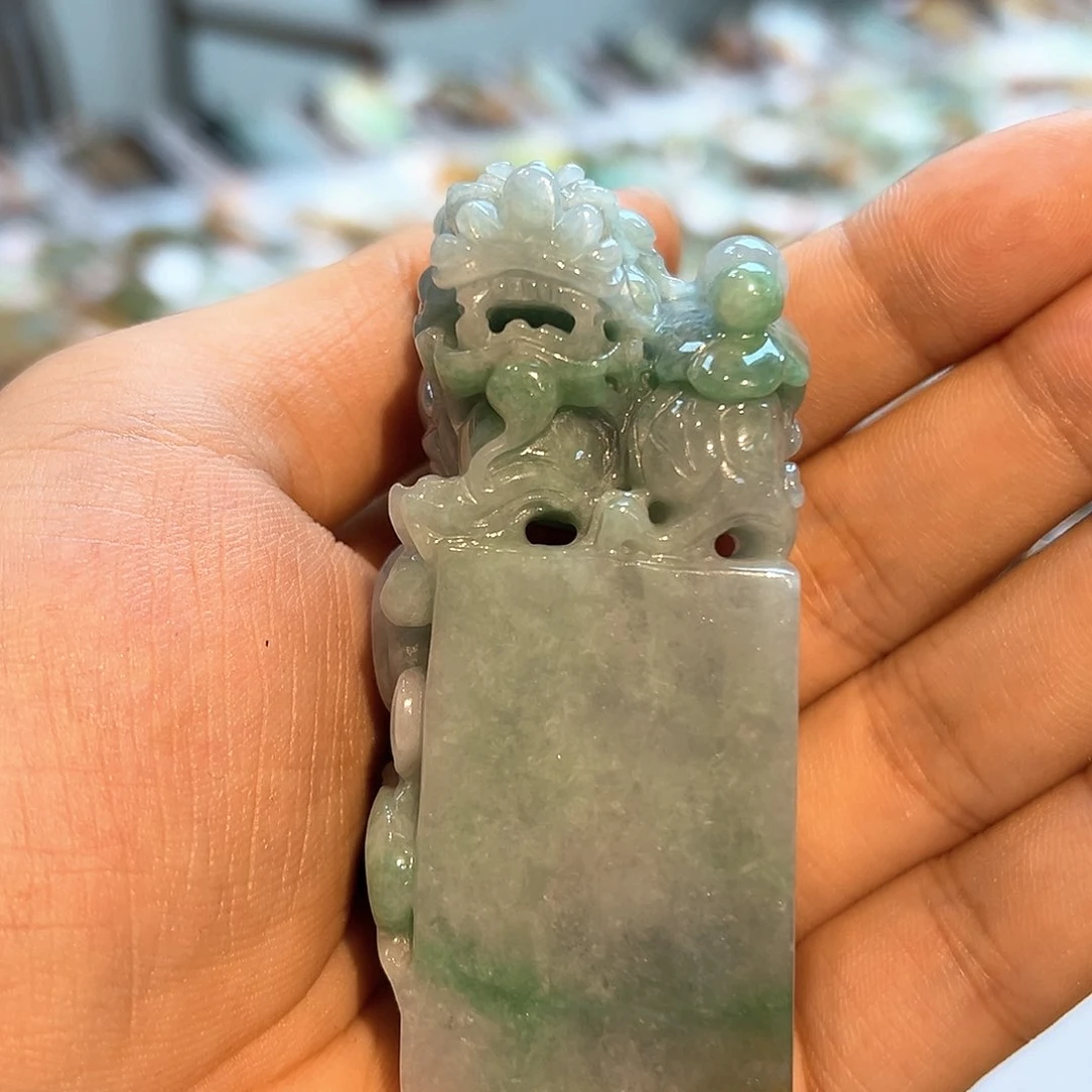 翡翠未镶嵌颈饰挂件