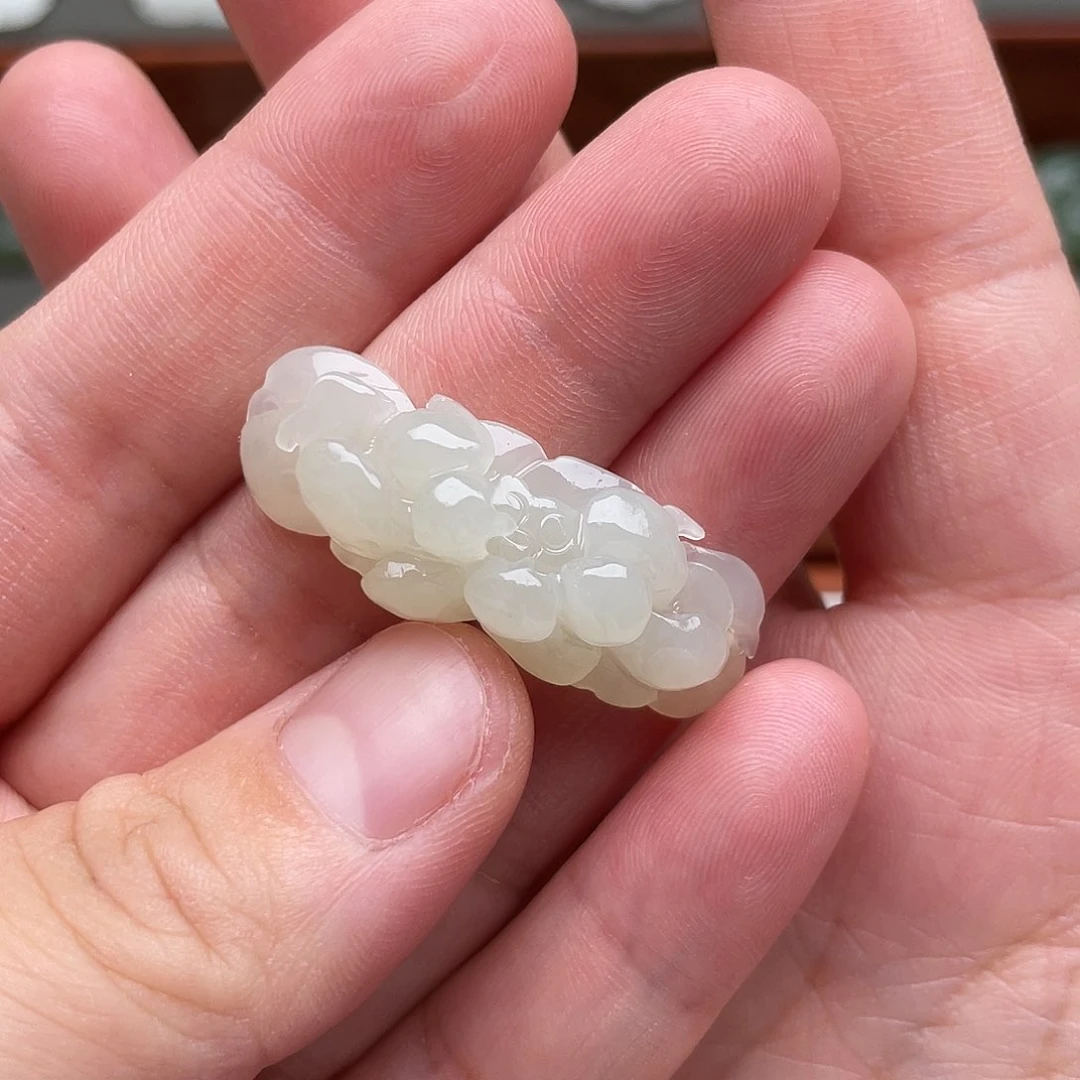 和田玉未镶嵌颈饰莲花手牌