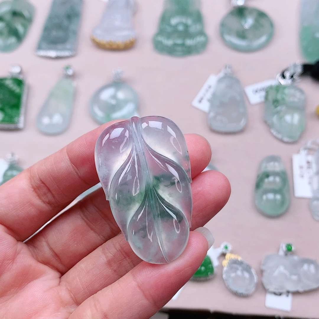 翡翠颈饰未镶嵌叶子