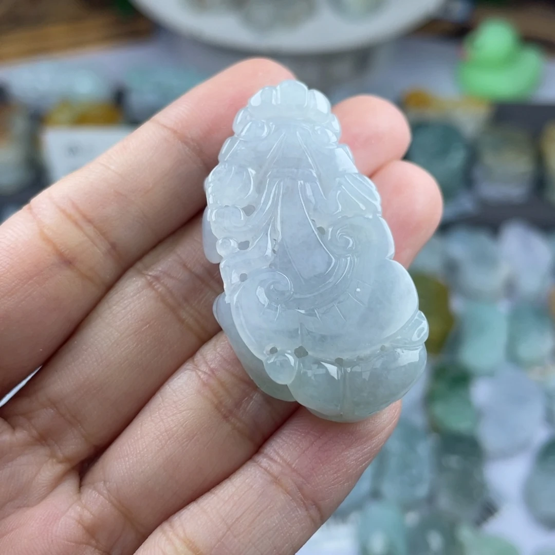 翡翠未镶嵌颈饰貔貅