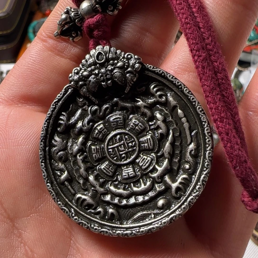 杨***新颈饰玻璃啊啊啊啊啊