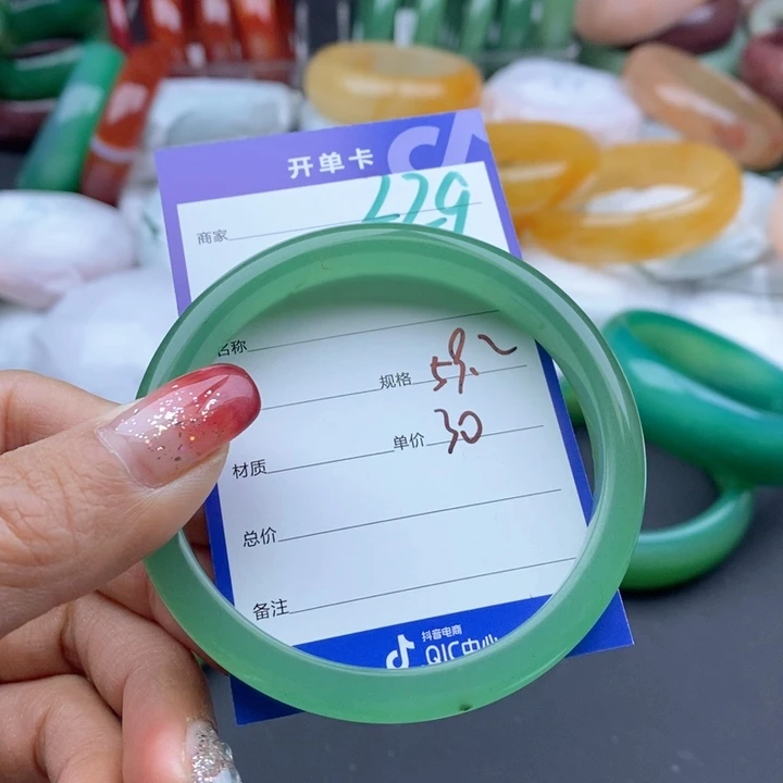 石英质玉手镯未镶嵌