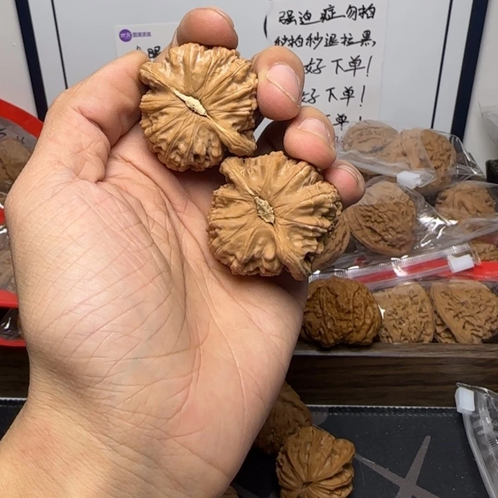 核桃手串/手链不****。42白狮子全品
