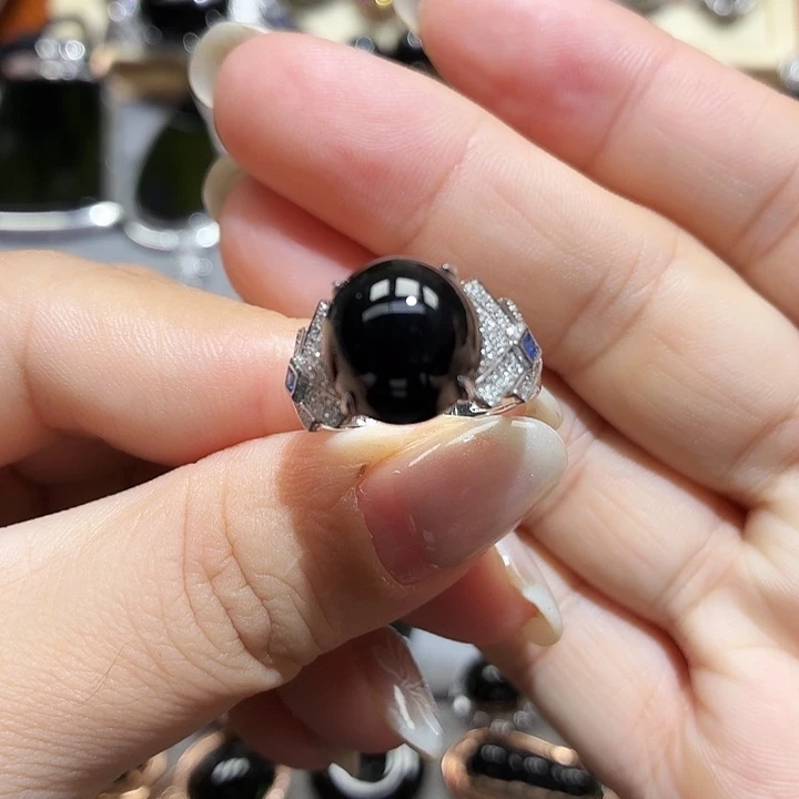 翡翠18K金镶嵌戒指