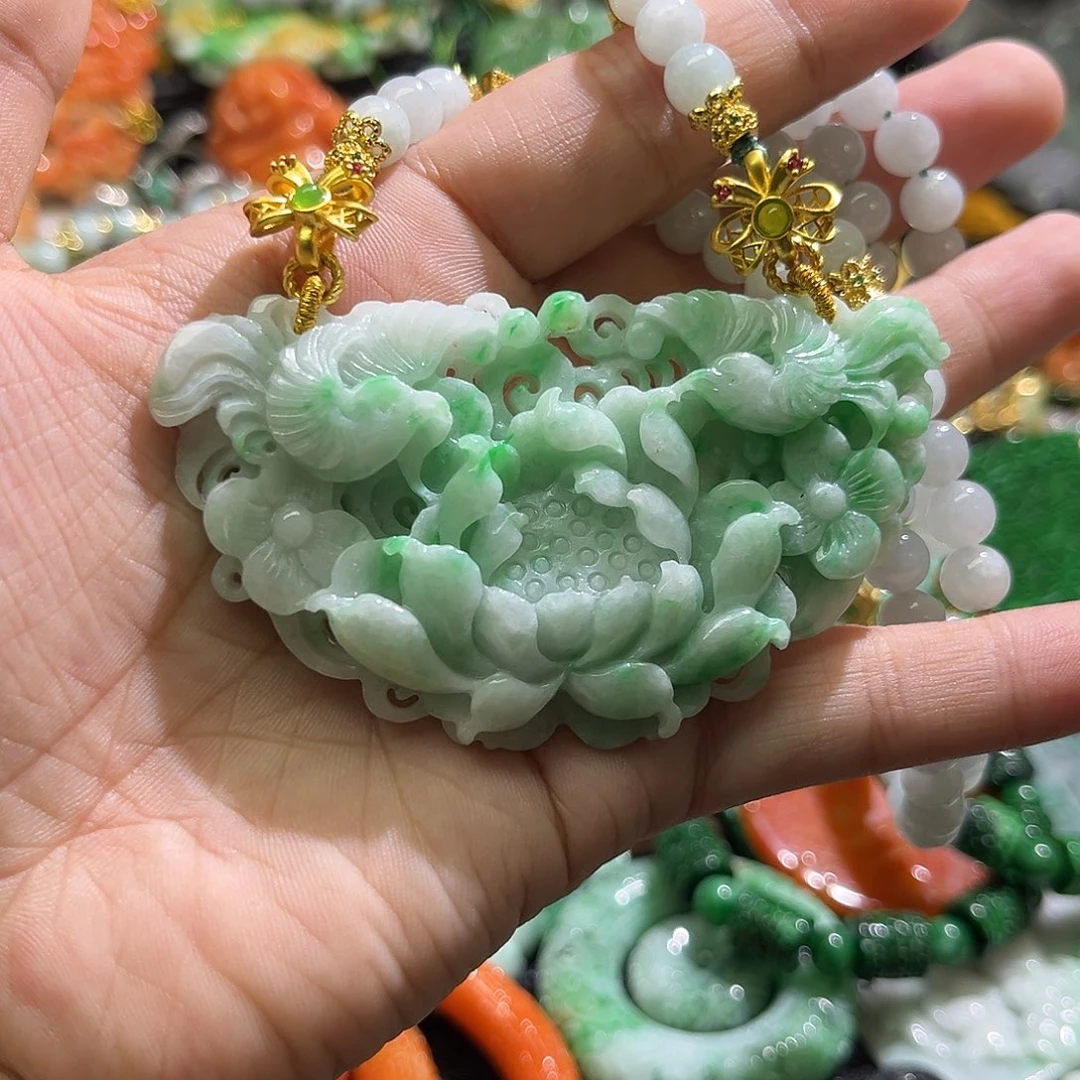 翡翠未镶嵌颈饰待编织