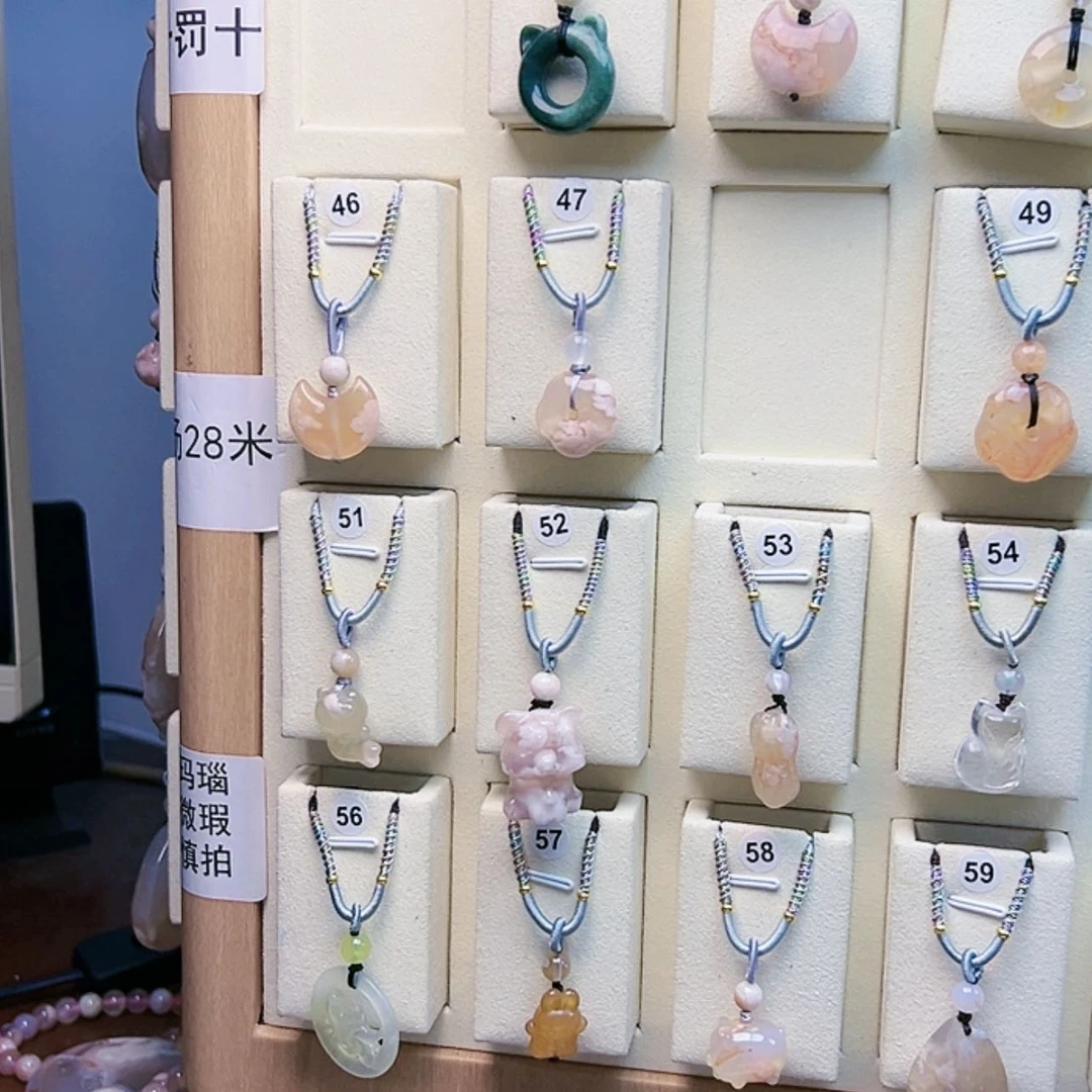 【闪购商品】石英质玉吊坠(赠链)未镶嵌可****水