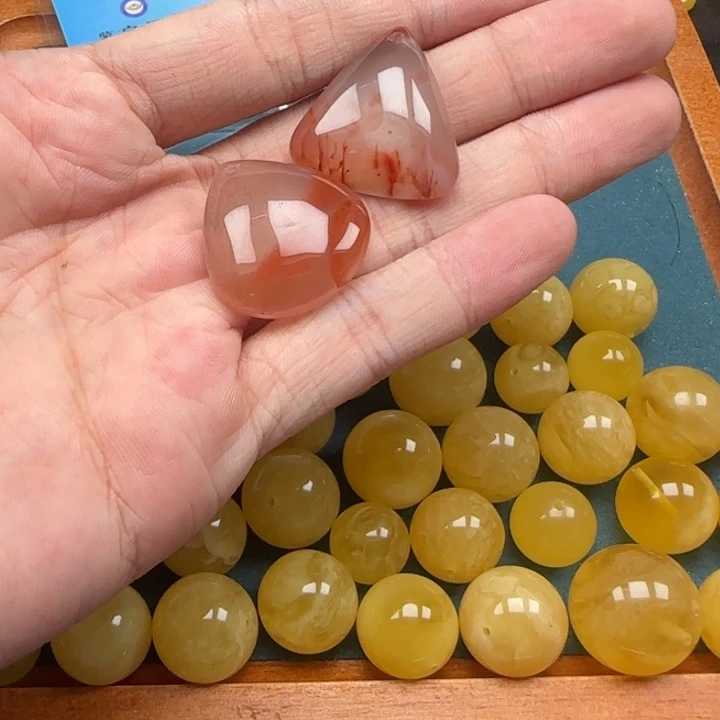 唐***肉未镶嵌琥珀裸石天然51