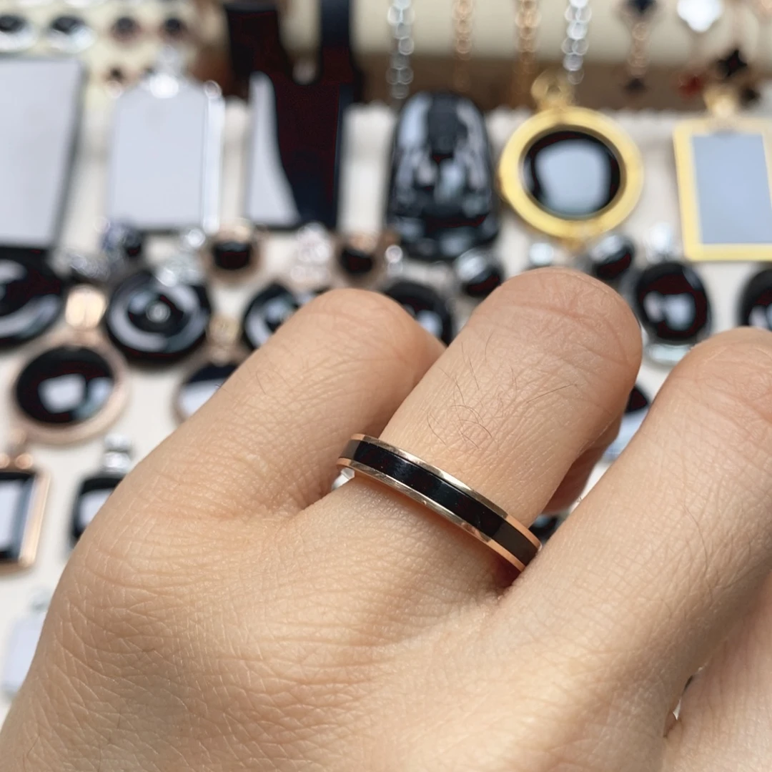 翡翠18K金镶嵌戒指