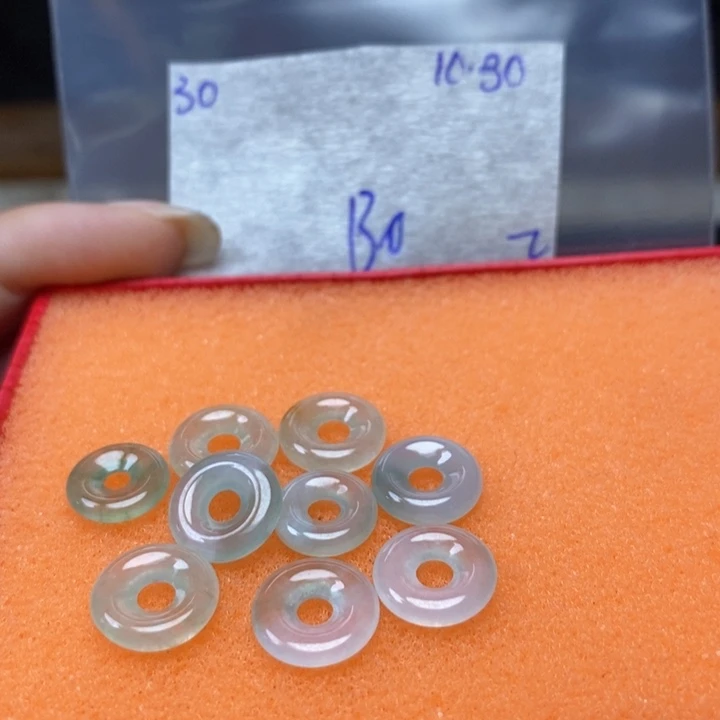 袅***晴定制翡翠未镶嵌不退