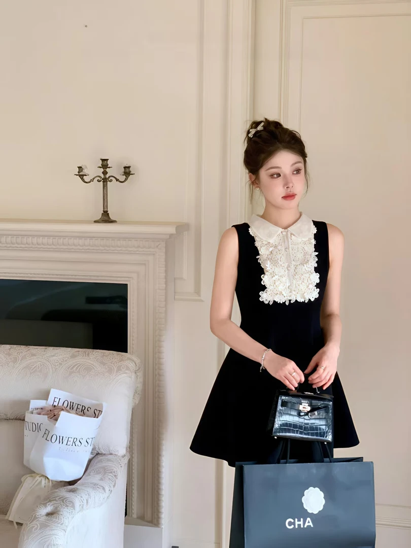 蕾丝拼接无袖连衣裙女夏新款气质修身黑色a字短裙名媛风收腰裙子