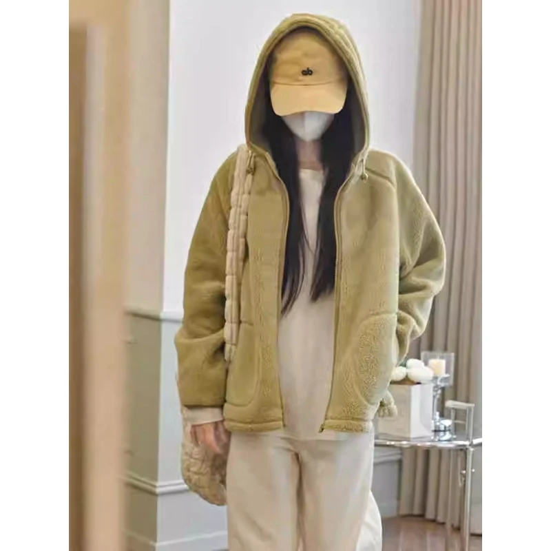 QDA007562冬季新款小个子高级感设计连帽毛绒双层保暖短款外套女