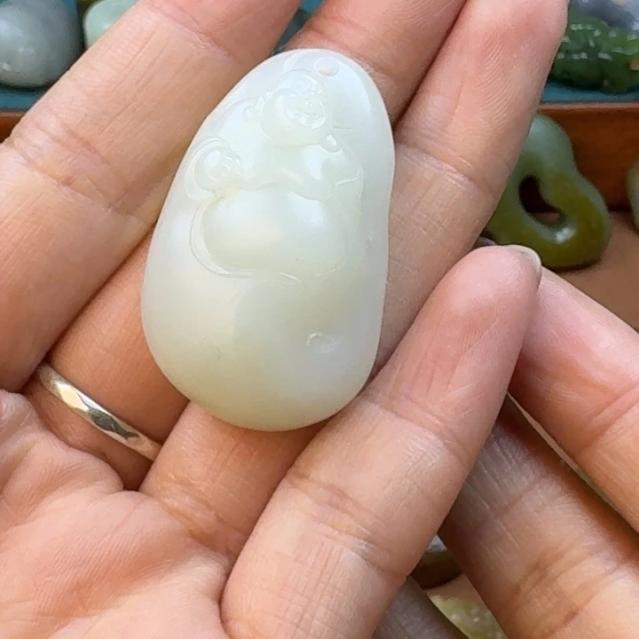 果***乐和田玉未镶嵌颈饰
