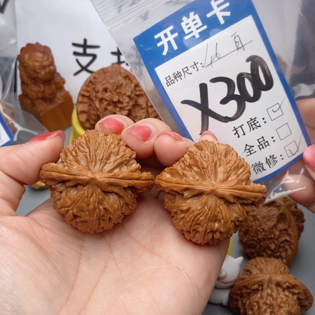 D***z桃核吊坠核桃白狮子