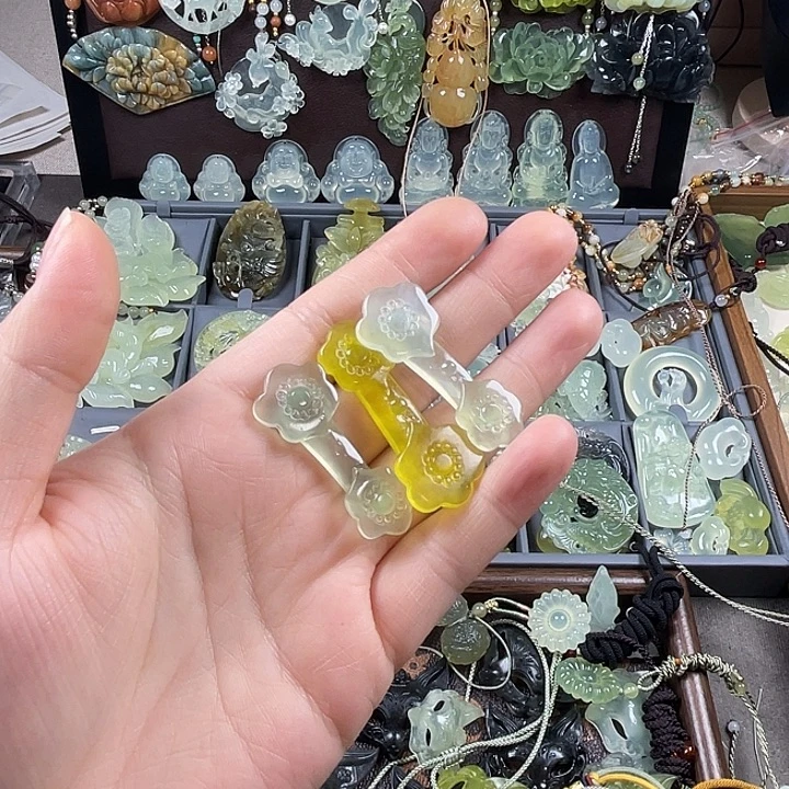 岫玉未镶嵌吊坠(赠链)