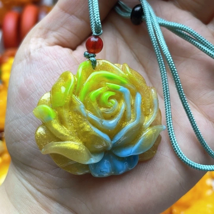 树脂制品113号雕刻吊坠