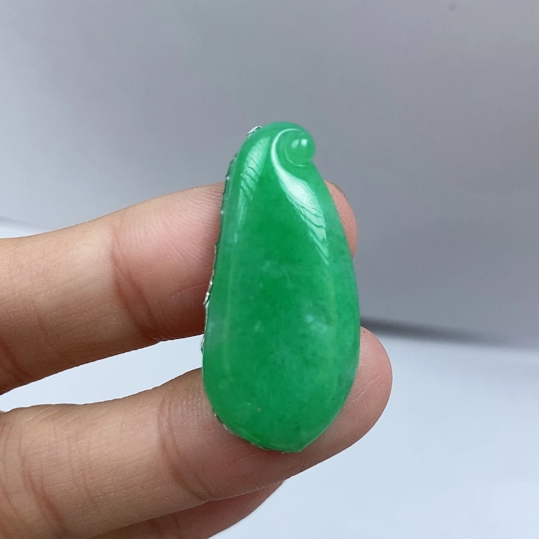 翡翠颈饰未镶嵌丽