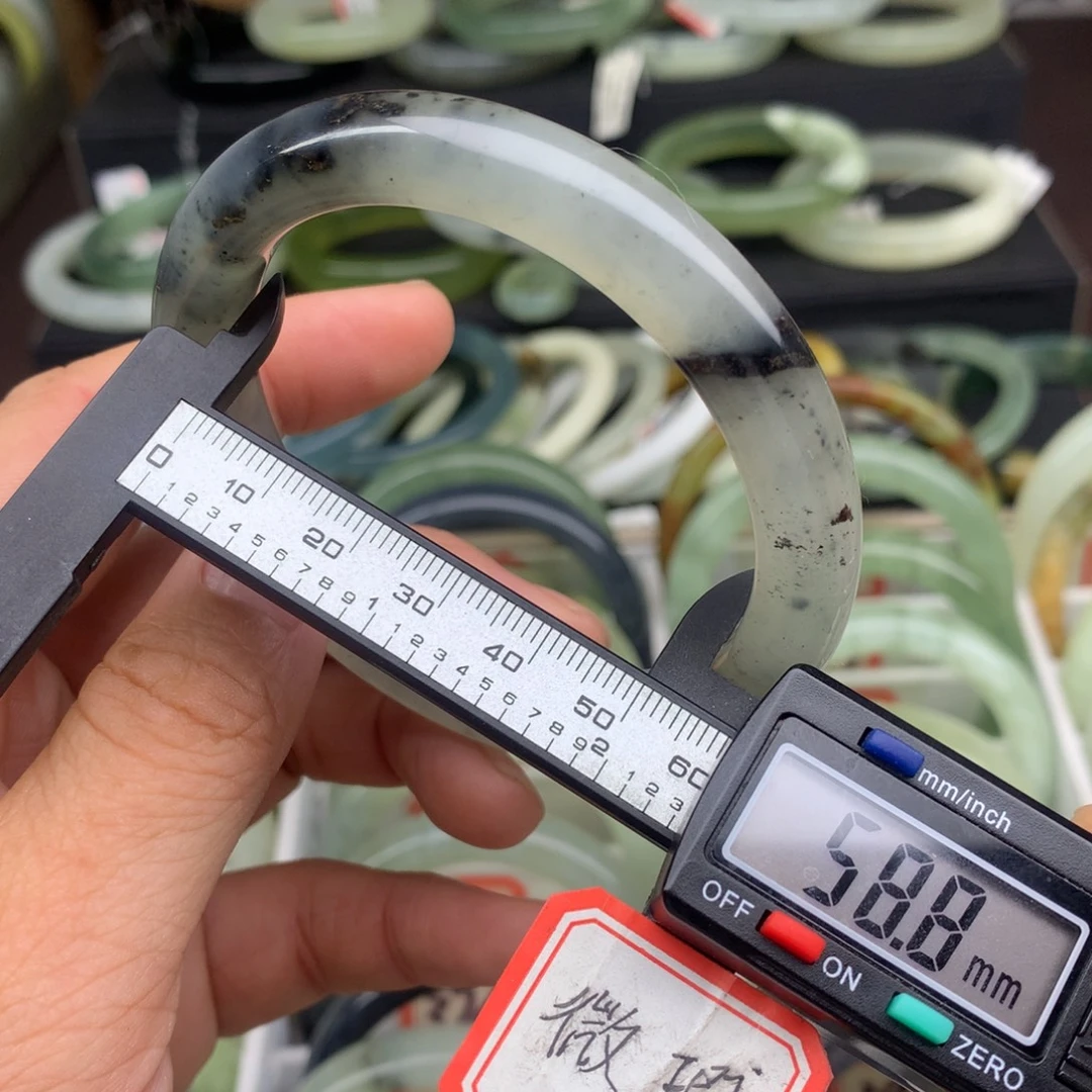 蛇纹石玉未镶嵌手镯386