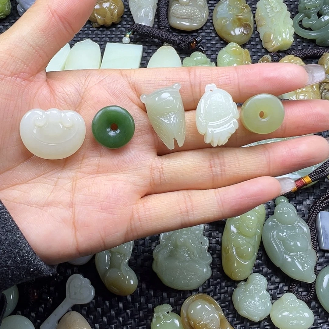 和田玉未镶嵌吊坠(不含链)福利漏，不退不换，送绳不绑