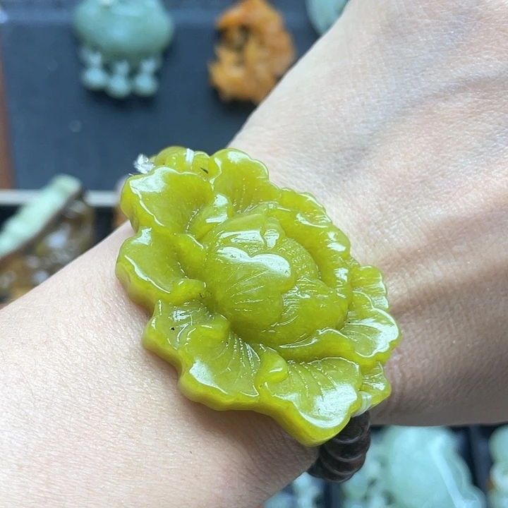 未镶嵌蛇纹石玉颈饰