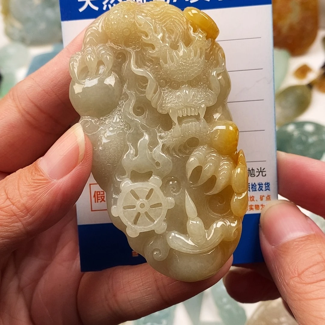 翡翠未镶嵌颈饰龙牌