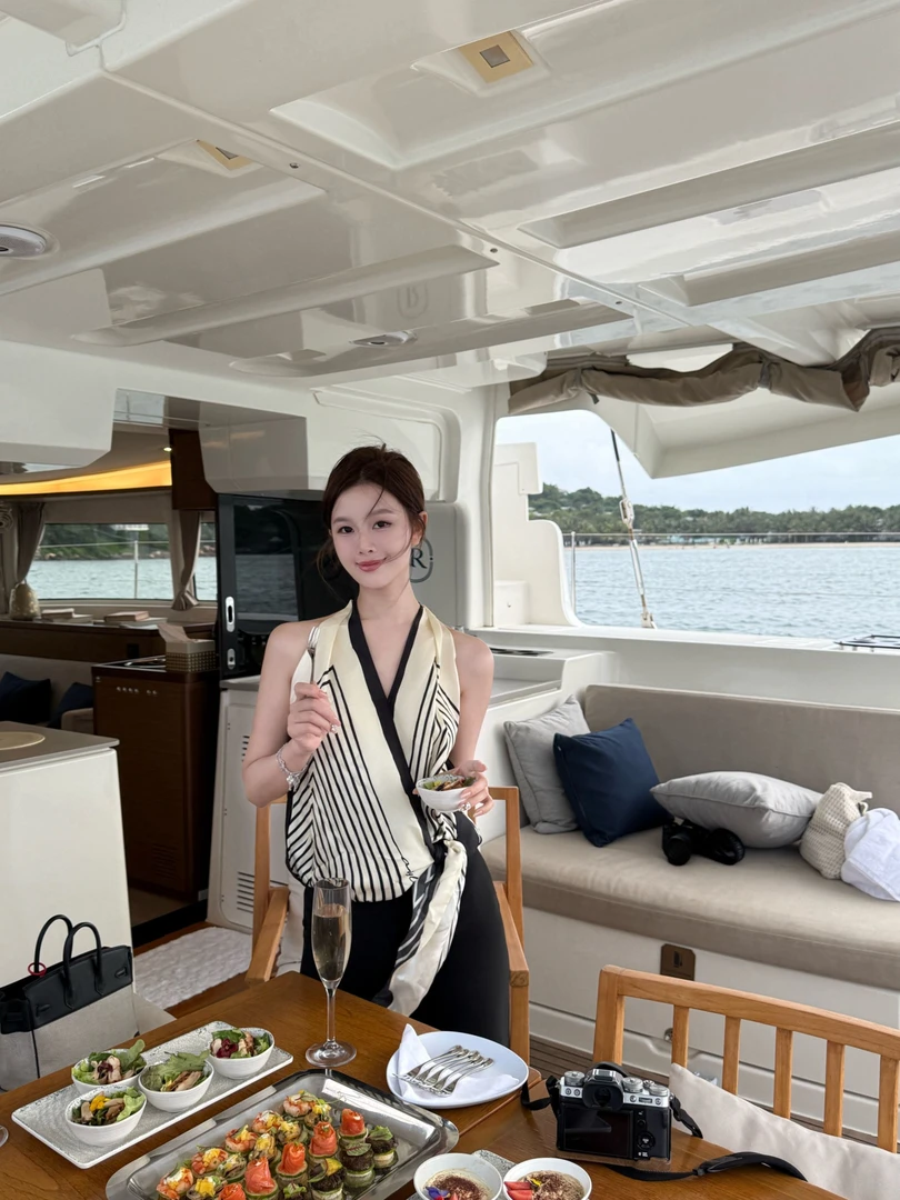 WAN2高定  100%桑蚕丝19姆米高质量高奢全真丝印花挂脖背心上衣