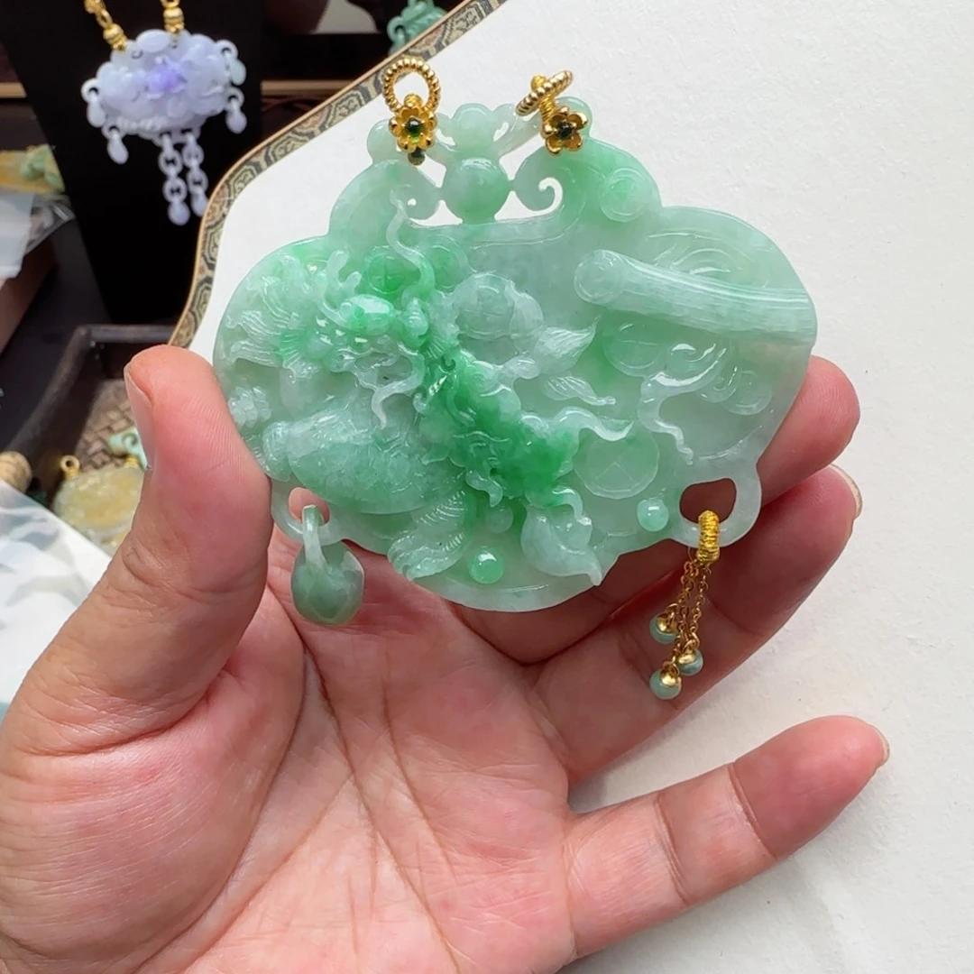 翡翠未镶嵌颈饰仿古