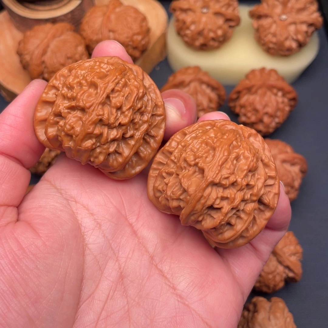 z***侠把件文玩核桃全品无修43白狮子