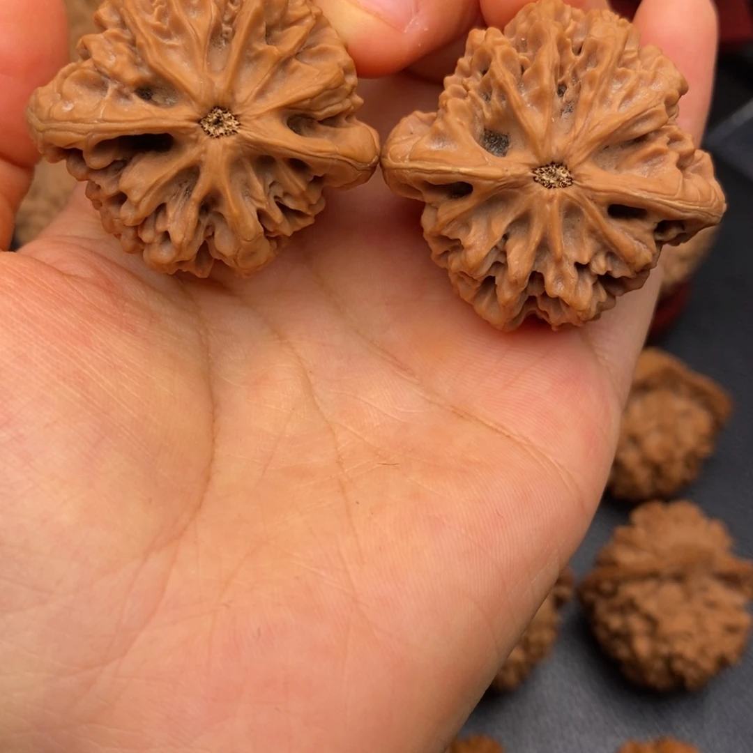 文玩核桃把件东*雨秦岭文玩核桃