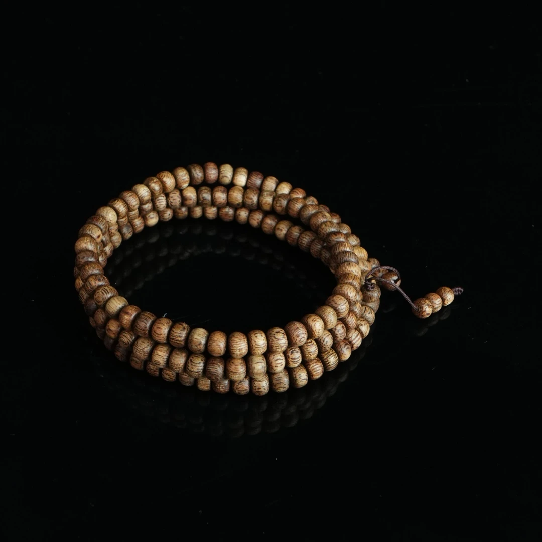 A3569 东马沉香粗纹软丝老料85分沉老型珠 0.57x0.42cm 8.22g