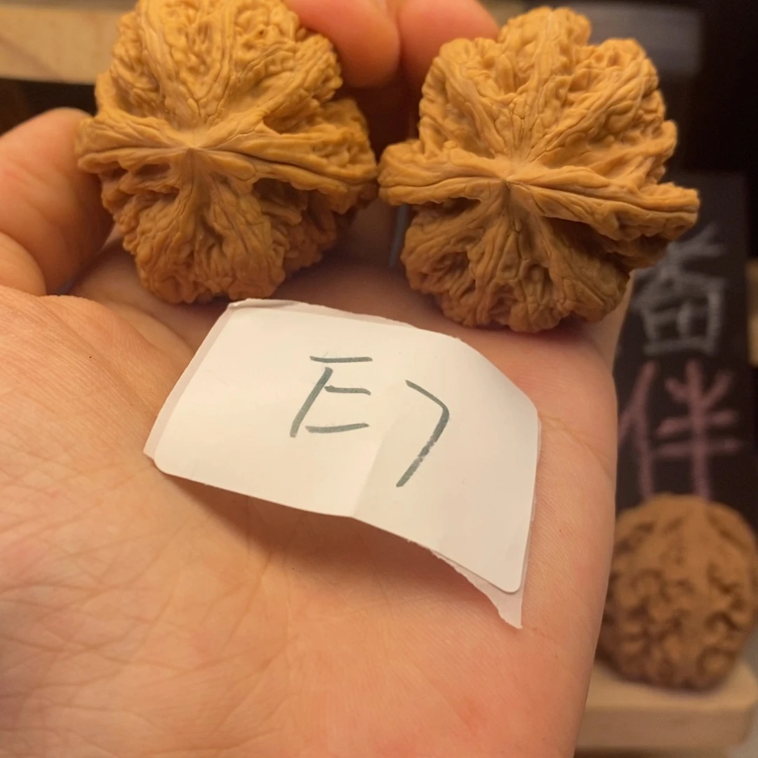E7大粗筋核桃文玩41+47克白茬无修