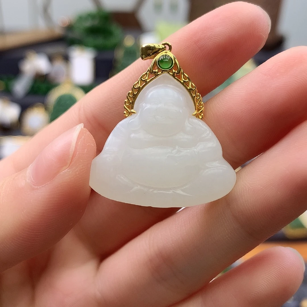 简***单和田玉18K金镶嵌颈饰